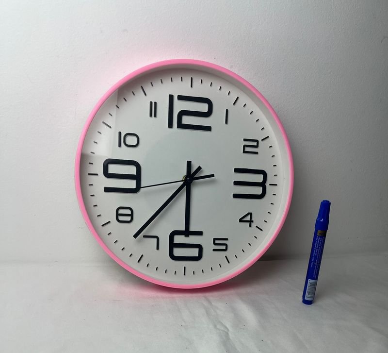 Reloj de pared con bolígrafo azul - imagen 3