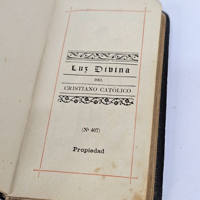 Libro religioso antiguo con imprimatur y ornamentos - imagen 6