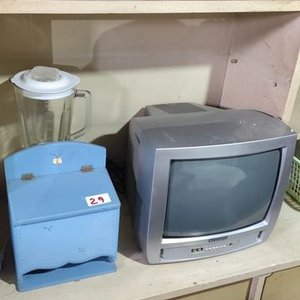 Lote siguiente: Televisor, Licuadora y Servilletero de Madera
