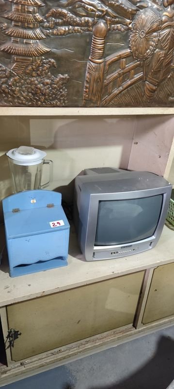 Televisor, Licuadora y Servilletero de Madera