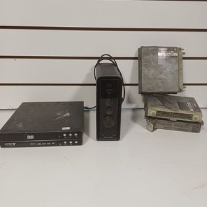 Lote siguiente: Computadoras Volvo, DVD y Home Theater Thonet & Vander