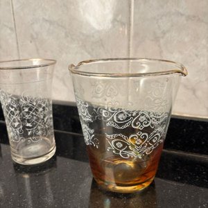 Juego de Cristalería: Hielera y 2 Vasos con Diseño Labrado y Borde Dorado - imagen 2
