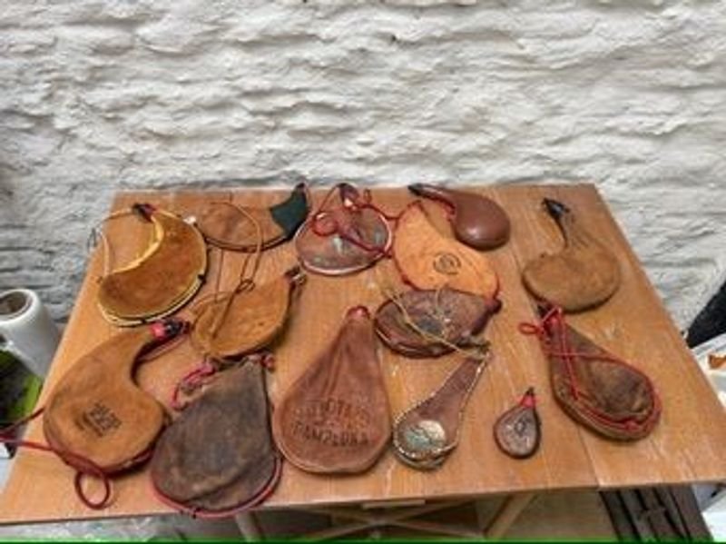 Lote siguiente: Gran lote de botas de vino españolas para coleccionistas