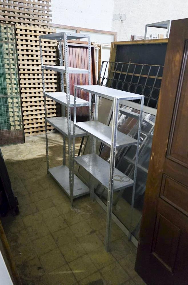 Estantería Metálica de Cuatro Niveles