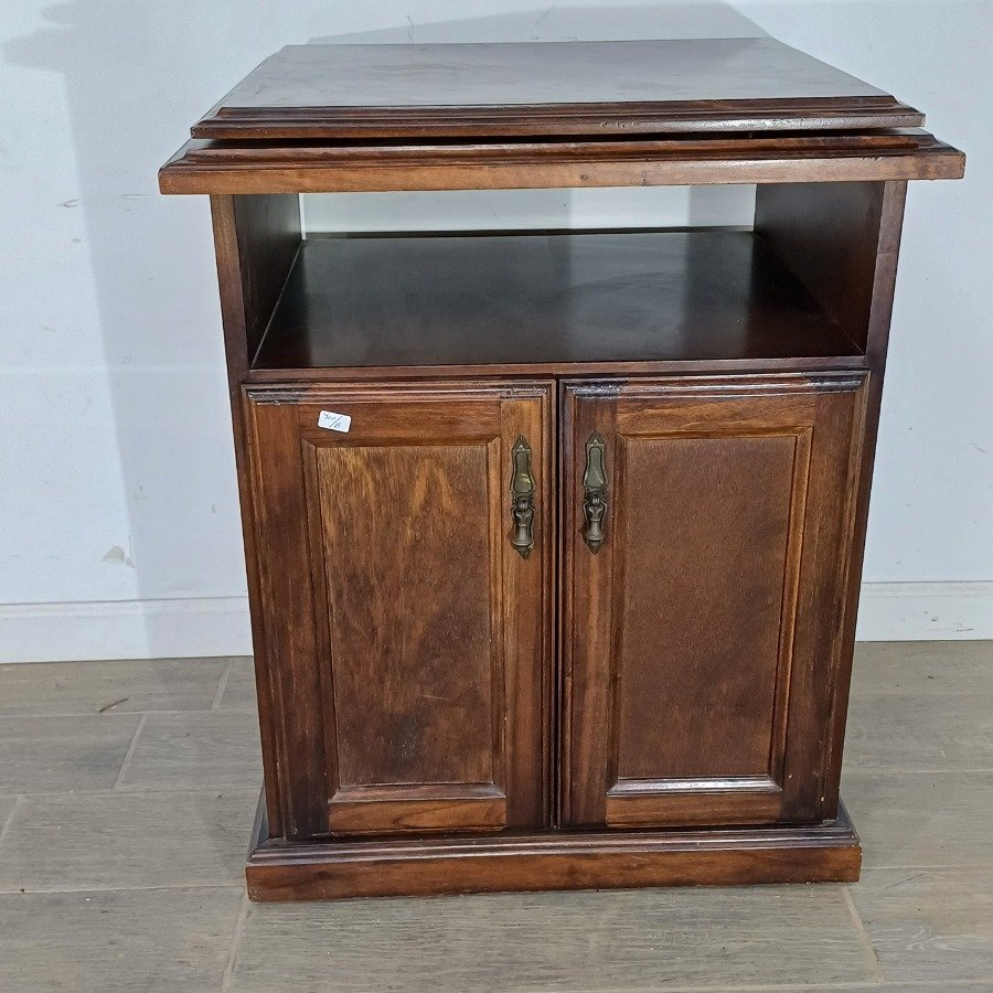 Rack con 2 puertas y rueditas de madera maciza - imagen 2