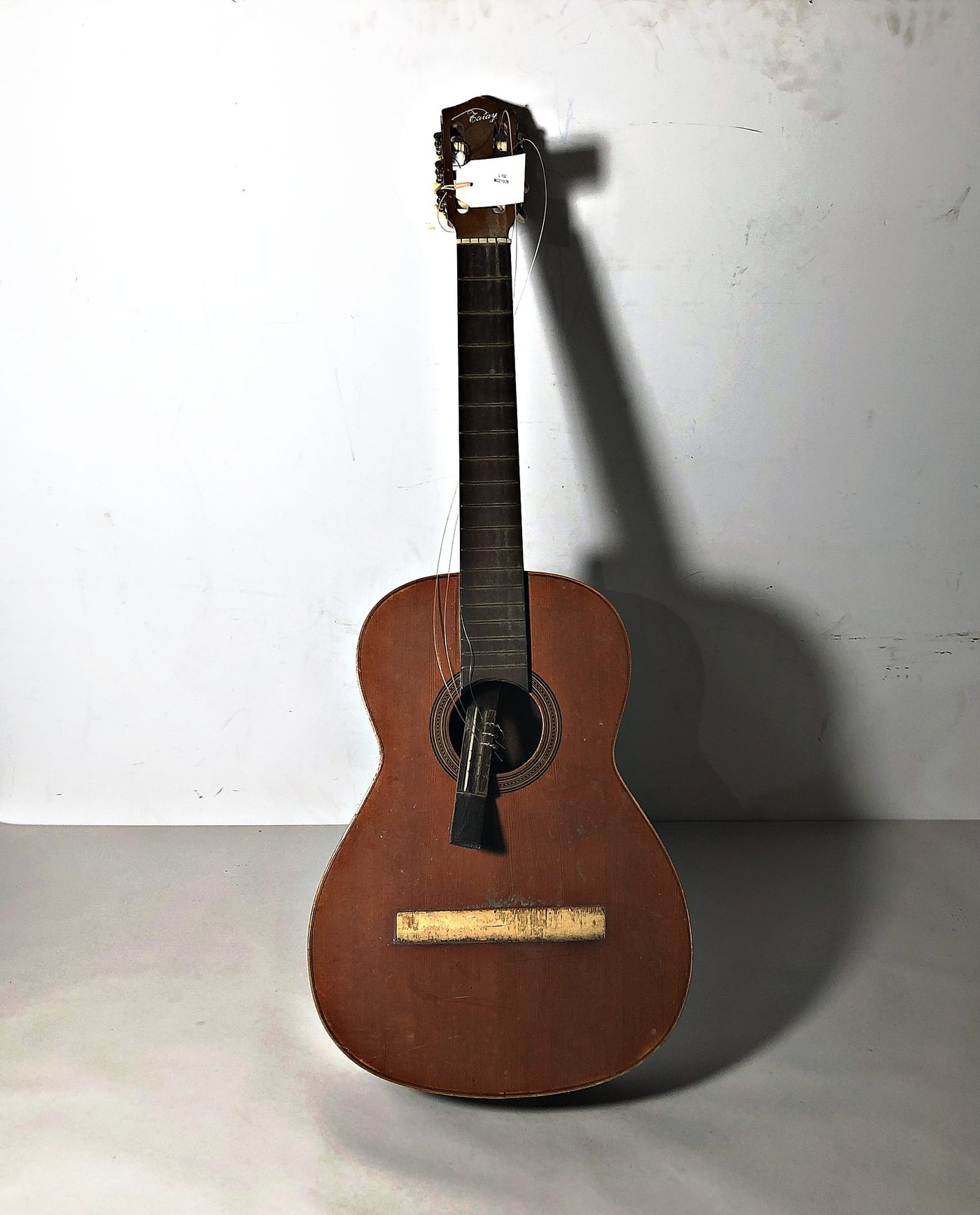 Guitarra Acústica de Seis Cuerdas con Avería