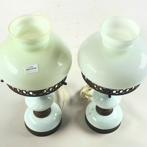 Par de Lámparas de Mesa Vintage en Vidrio Blanco y Bronce - imagen 2