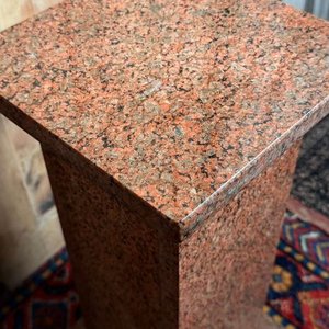 Pedestal de Granito con Base Rectangular y Tapa Cuadrada - imagen 3