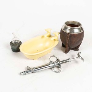 Lote anterior: Mate de Cuero y Metal con Jeringa y Mini Bañera Decorativa