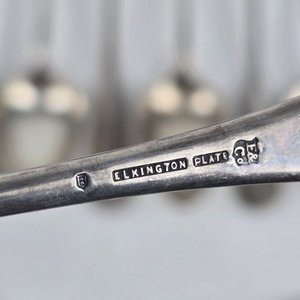 Conjunto de Cubiertos Antiguos: Cucharas y Tenedores de Plata - imagen 7