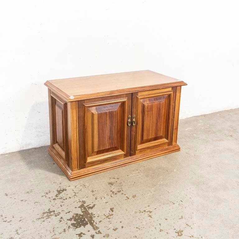 Lote anterior: Mueble bajo de dos puertas para decorar tu hogar