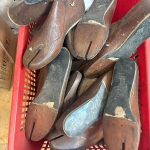 Lote de 30 Hormas Antiguas para Calzado en Madera - imagen 3