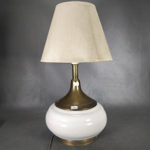 Lámpara de Mesa Cerámica Blanca y Bronce con Pantalla - imagen 2