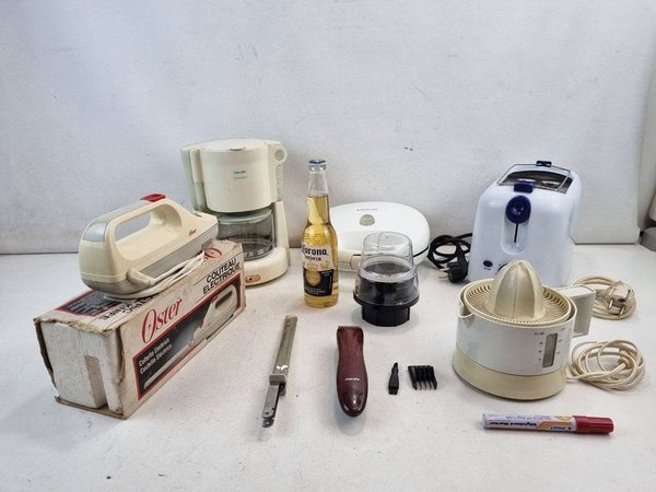 Lote de Electrodomésticos: Cafetera Philips, Tostadora, Sandwichera Kitcorner, Cuchillo Eléctrico Oster y Más - imagen 1