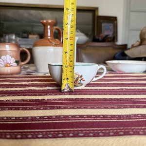 Lote de Artículos de Porcelana: Jarra, Taza, Florero, Candelero y Platos - imagen 8