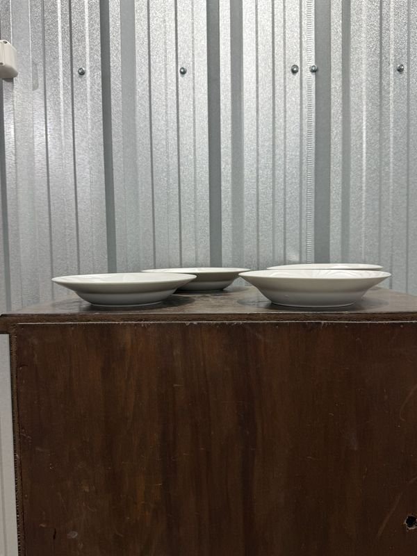 Lote de 4 Platos Hondos de Porcelana Blanca - Nuevos
