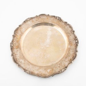 Par de Bandejas Circulares de Plata con Borde Labrado - imagen 1