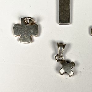 Lote de Cuatro Cruces de Plata Diferentes - imagen 3