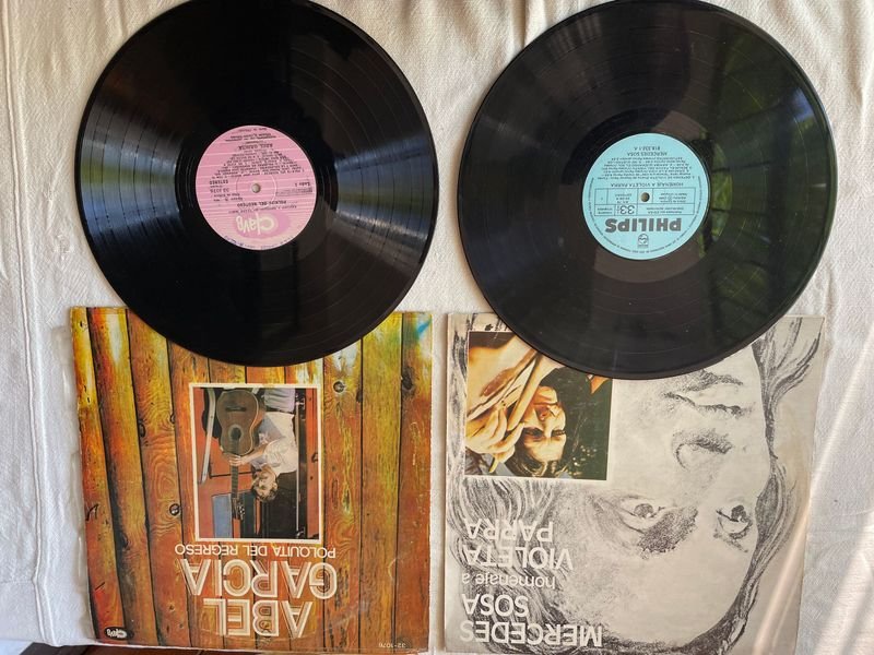 Lote de 2 Vinilos: Abelardo Parra "Pololita del Regreso" y Mercedes Sosa "Violeta Parra"