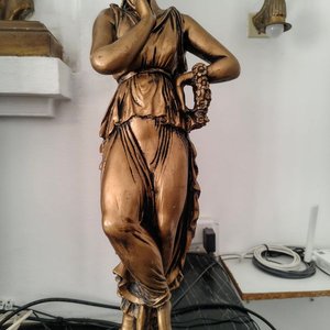 Figura Venus en Mármol Bañada en Dorado - imagen 2