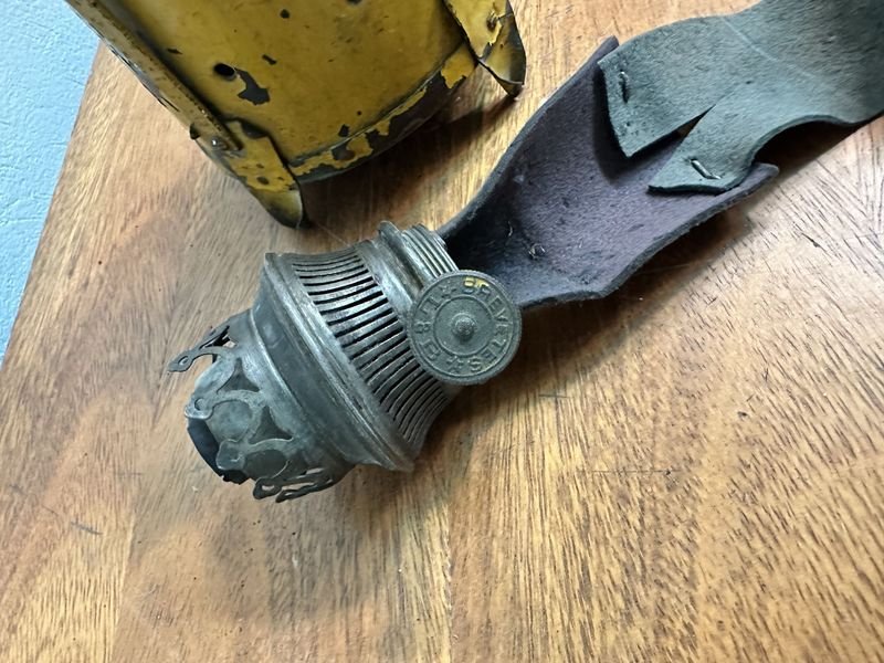 Farol de Queroseño - Vaso de Metal Amarillo con Manija y Espuela - imagen 6