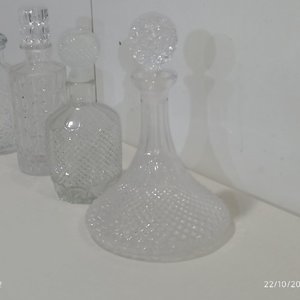 4 Licoreras Botellones Cristal Labrado Diseños Variados con Tapones - imagen 3