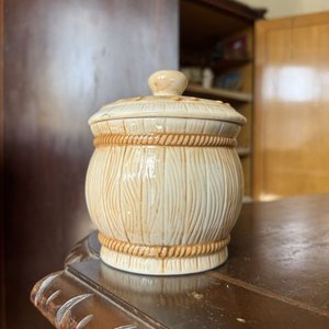 Lote siguiente: Caramelera Rústica de Cerámica con Tapa