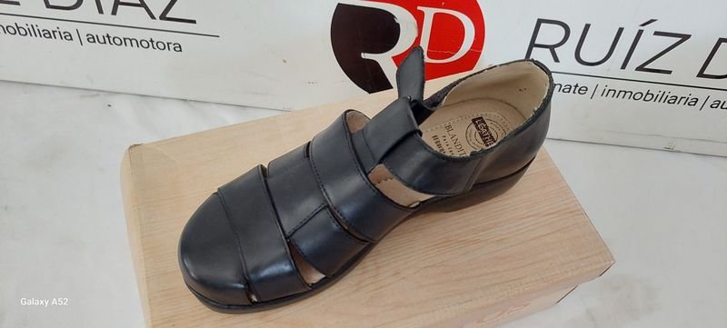 Calzado talle 36 - Zapatos de cuero negro - imagen 3