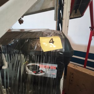Caja de Herramientas Negra con Manija y Cierre Metálico - imagen 2