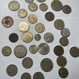Monedas Antiguas y Modernas de Colección: Pesos y Centésimos Plateados - imagen 2