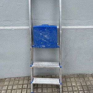 Escalera Plegable de Aluminio con 3 Escalones y Asiento Azul - imagen 5