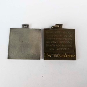 Dos Medallas Uruguay Banco Hipotecario 1957 Plata y Bronce - imagen 2