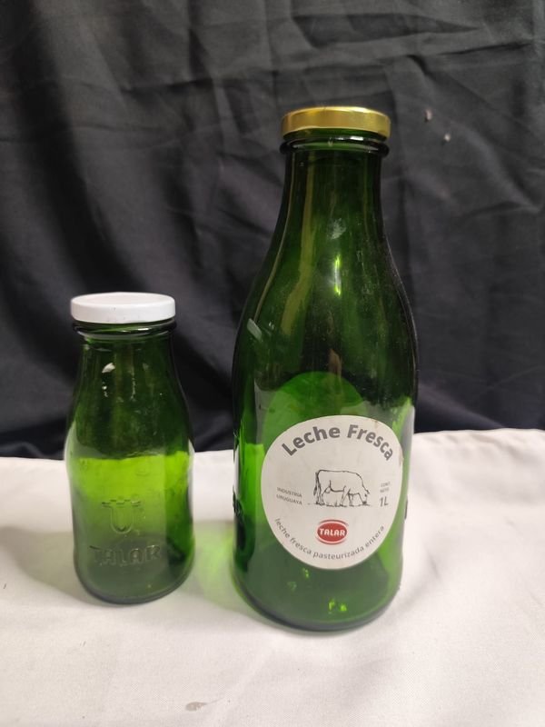 Dos botellas antiguas de leche Talar con tapas originales - imagen 6