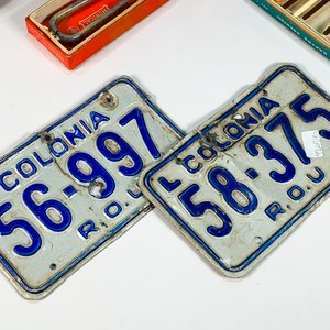 Lote de Colección: Martillo, Tijera, Placas, Pinches y Lata Vintage - imagen 4