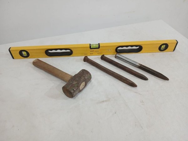 Nivel de 80cm, Mazo de 2kg y 3 Puntas de Construcción - imagen 1