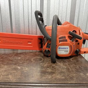 Motosierra Husqvarna 236 con Lubricantes y Herramienta de Ajuste - imagen 3