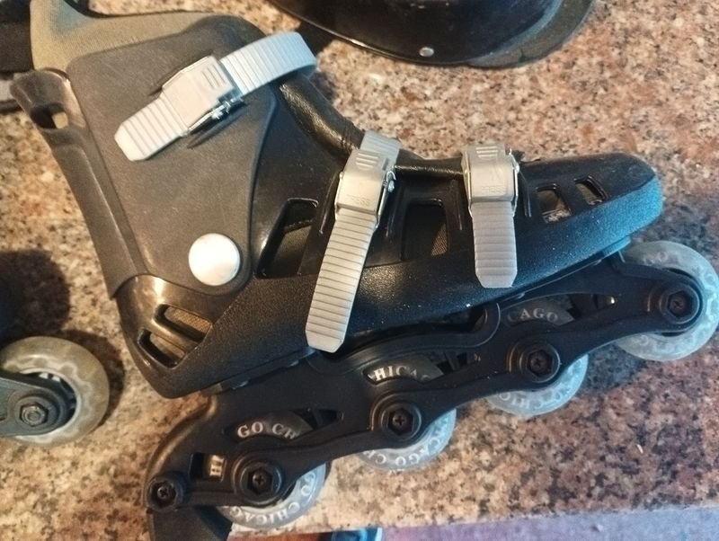 Patines Talle 36 con Casco y Rodilleras - imagen 3