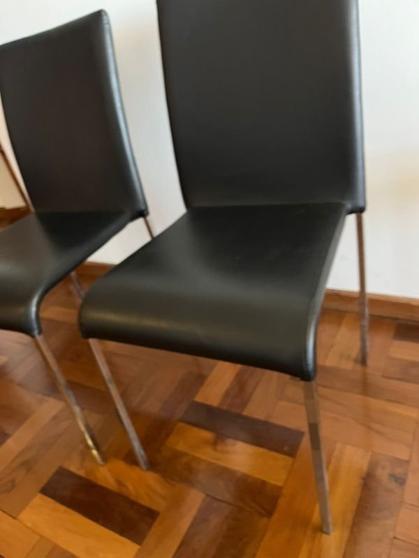Sillas tapizadas negro, patas cromadas excelentes - imagen 2