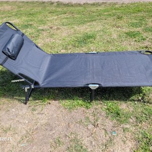 Catre Plegable para Camping - Tela Gris Rayada y Caños Negros - imagen 2