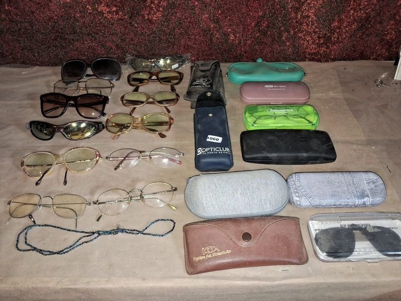 Lentes y estuches para lentes en gran lote - imagen 2