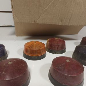 Caja con 80 Farolitos Redondos de Plástico y Metal - imagen 3
