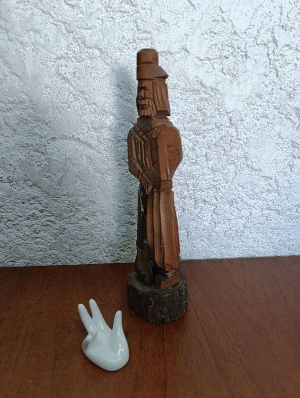 Estatua de gaucho tallada a mano en madera - imagen 3