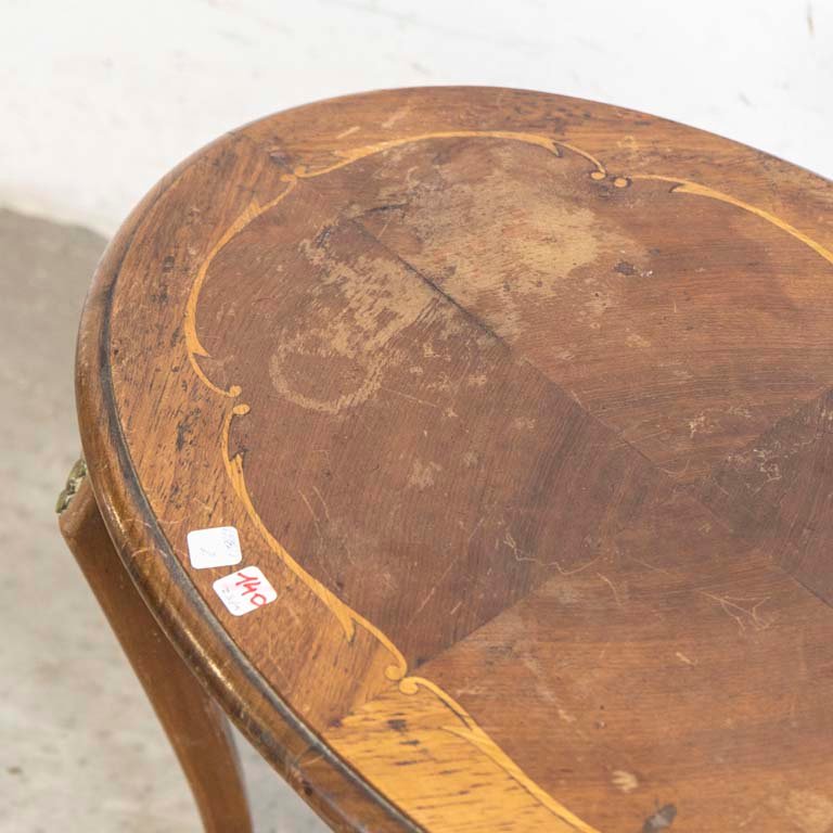 Mesa de sala oval en estilo regencia con detalles en bronce y marquetería - imagen 3