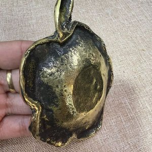 Cenicero o Vaciabolsillos de Bronce Macizo con Forma de Flor y Hoja - imagen 2