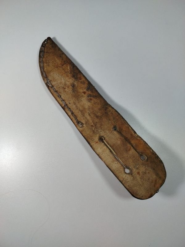 Cuchillo antiguo de acero al carbono con cabo de plata y oro - imagen 4