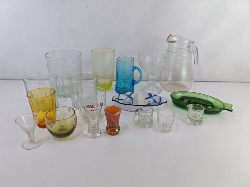 Lote anterior: Gran Lote De Vasos Y Varios - Colección de vidrio colorido