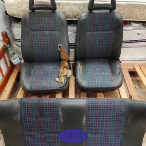 Lote siguiente: Juego de Butacas y Respaldo de Auto Vintage