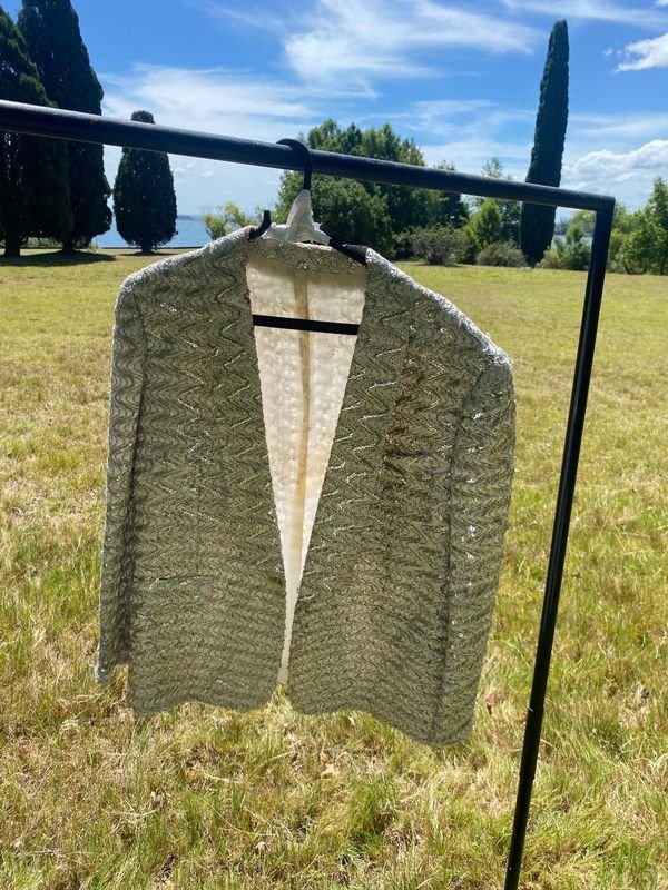 Saco con pantalón estrenado en obra con China Zorrilla