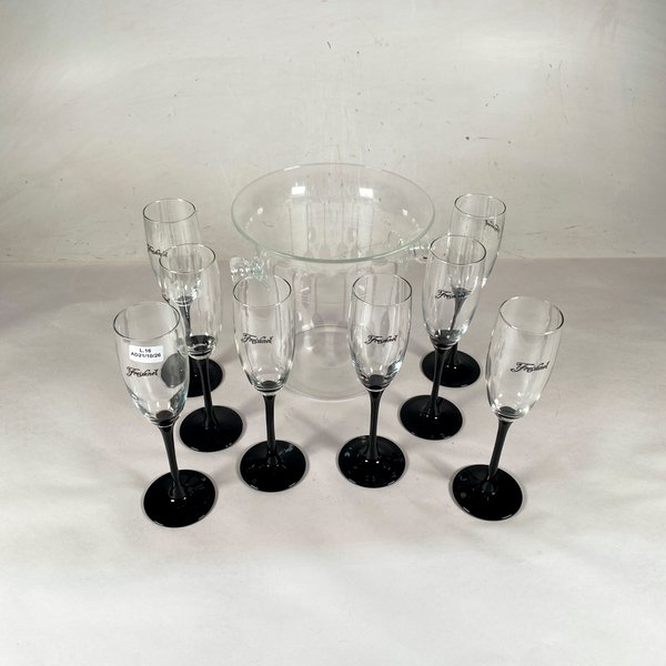 Set de 8 Copas de Champagne y Hielera de Vidrio con Base Negra y Monograma - imagen 1
