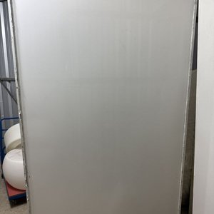 Lote de Paneles Blancos con Estructura Metálica - imagen 7
